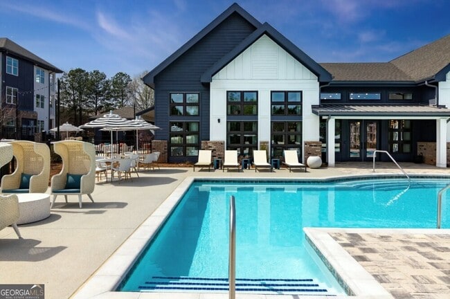 Building Photo - 5617 Oak St