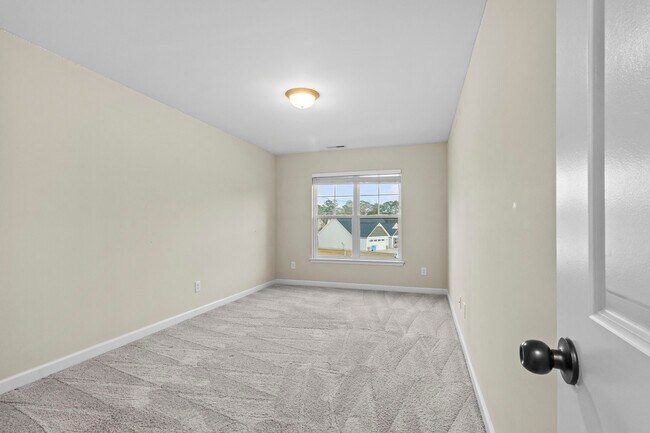 Building Photo - 405 Crestmont Ct