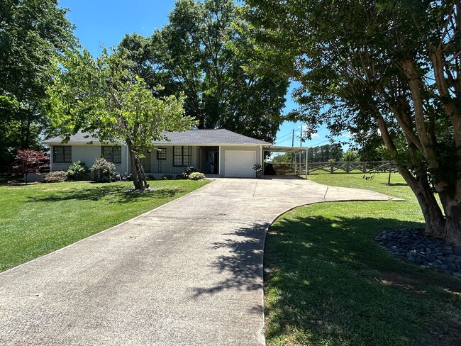 Primary Photo - Cozy & Stylish 2-Bed, 2-Bath Home with Fro...
