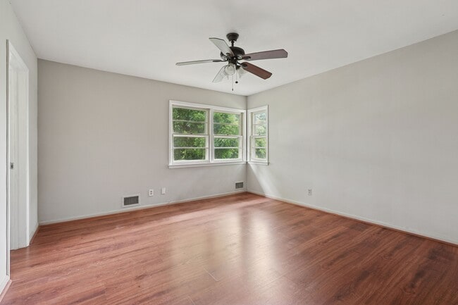 Building Photo - 18 Dorison Dr