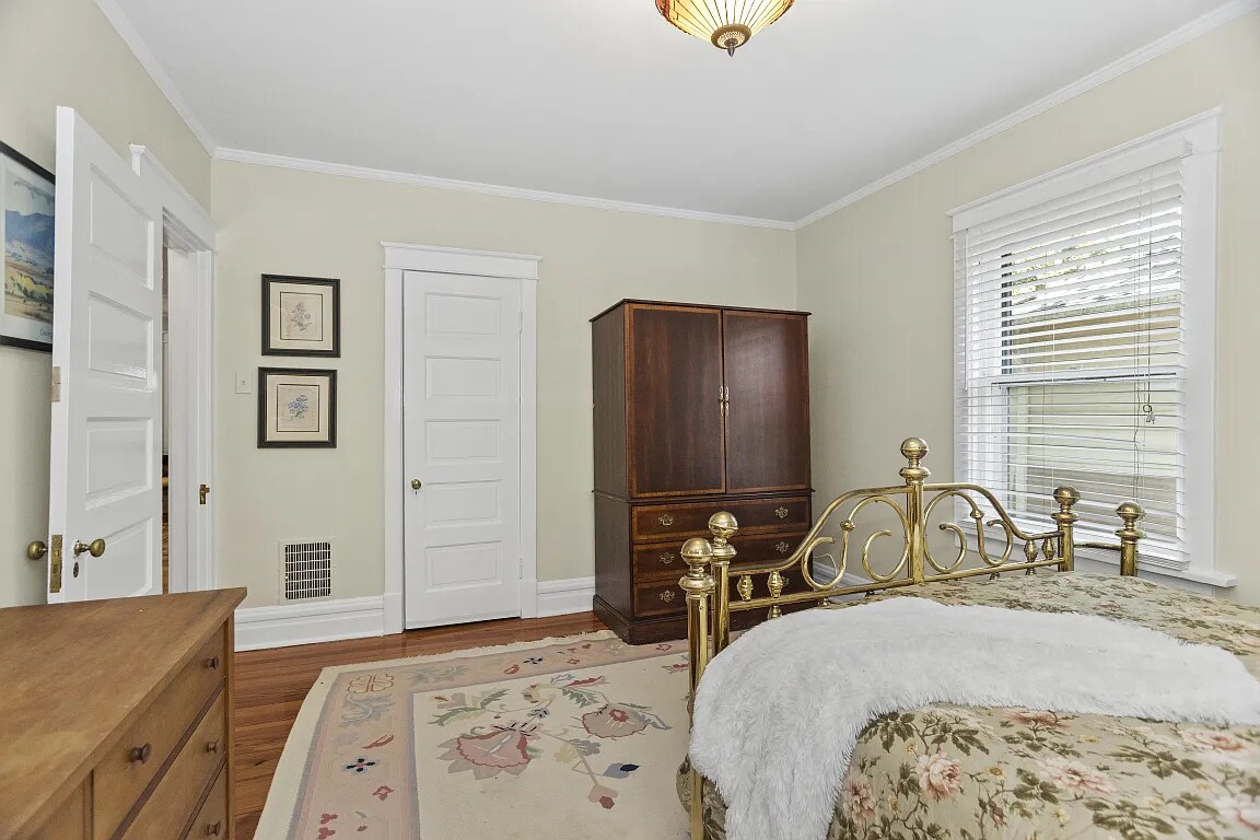 Building Photo - 2353 Ridge Ave