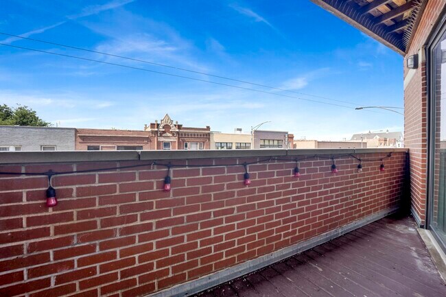 Building Photo - 3505 N Elston Ave