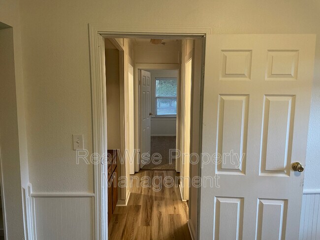 Building Photo - 300 Edwards St