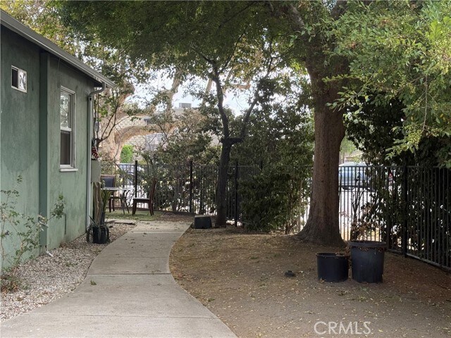 Building Photo - 5901 woodman Ave