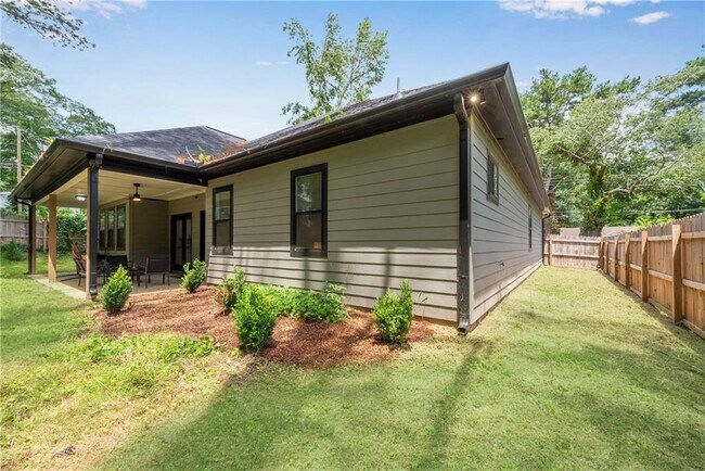 Building Photo - 2424 Connally Dr