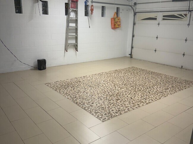 Building Photo - 1895 Birch St