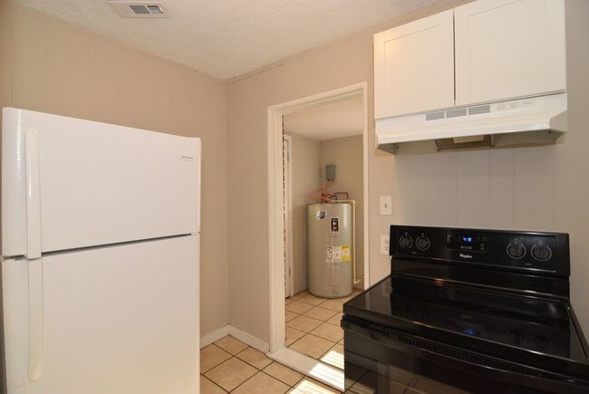 Building Photo - All-Electric 2 Bedroom Duplex - Section 8 OK