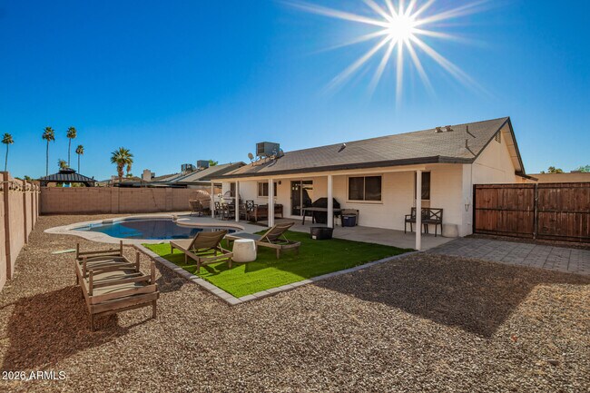 Building Photo - 4138 W Dahlia Dr