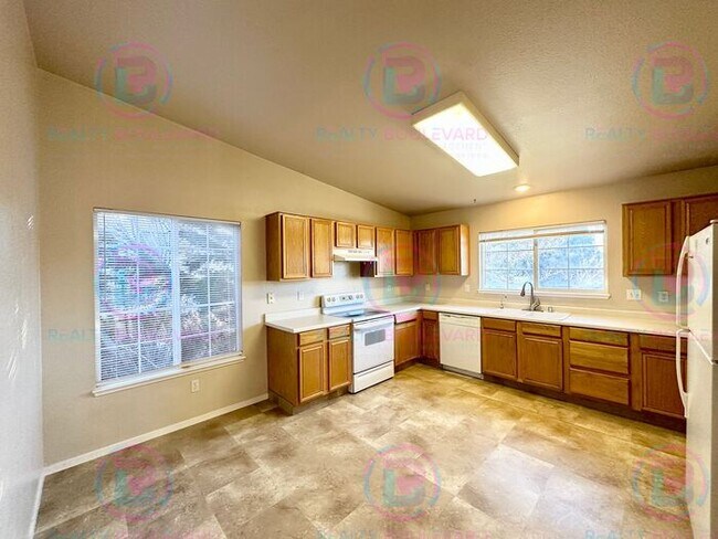 Building Photo - 1 Month Free!!! Beautiful 3BR 2 Bath home with RV Parking!