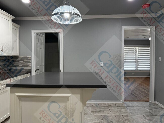 Building Photo - 256 E Key Blvd