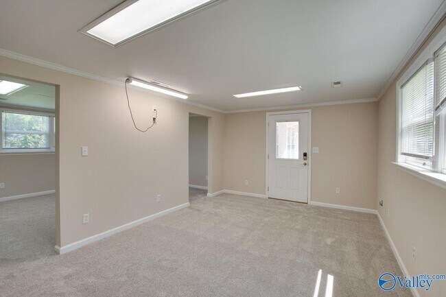 Building Photo - 211 Wingate Ave SW