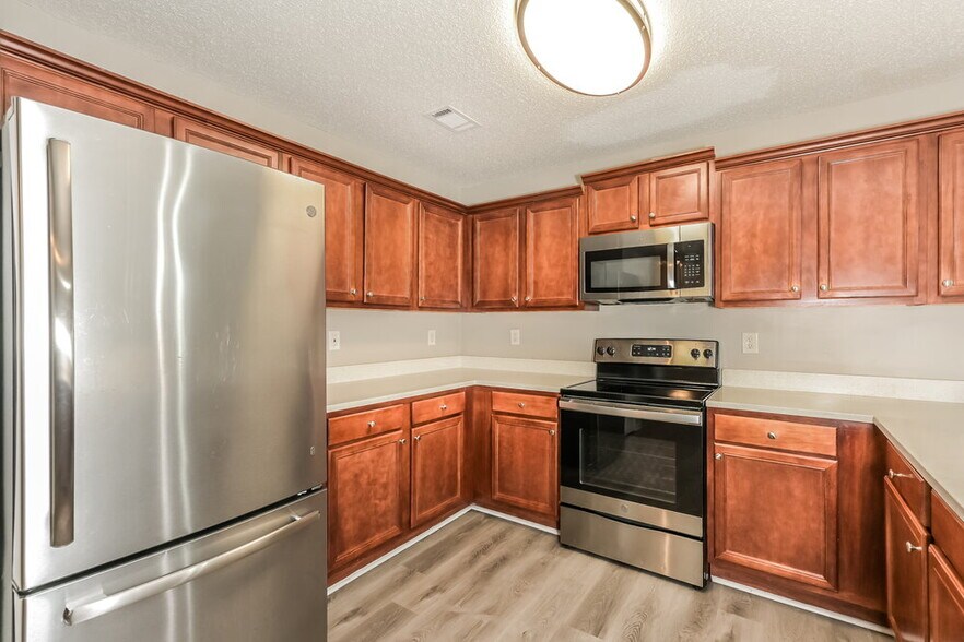 Building Photo - 3815 Pine Village Pl