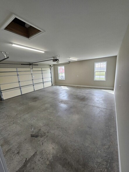 Building Photo - 4905 Cedar Creek Cir