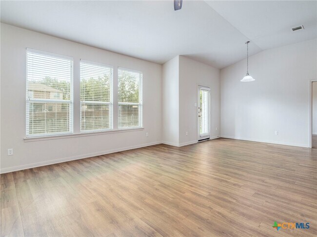 Building Photo - 209 Buckingham Dr