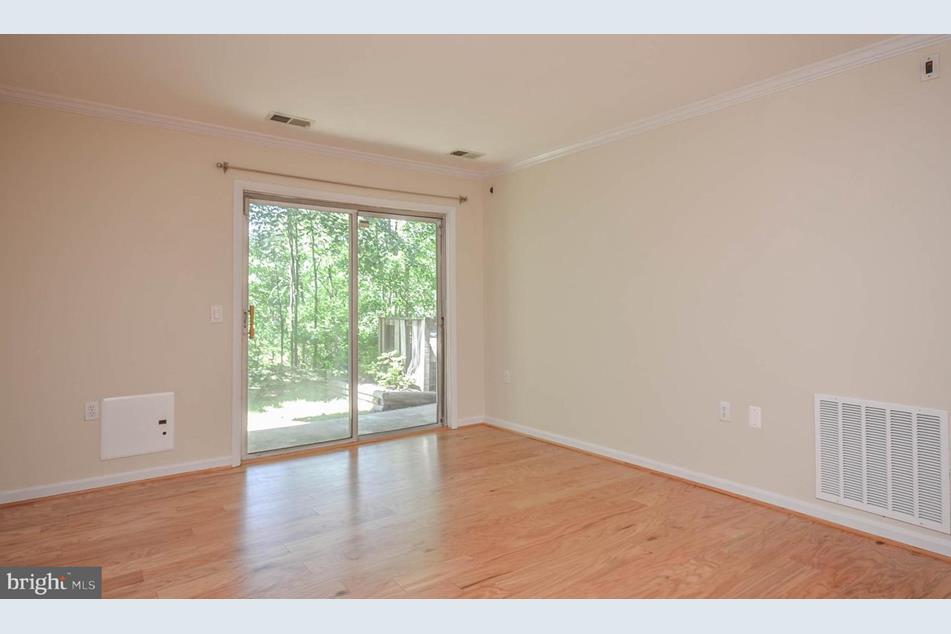 Building Photo - 18300 Streamside Dr