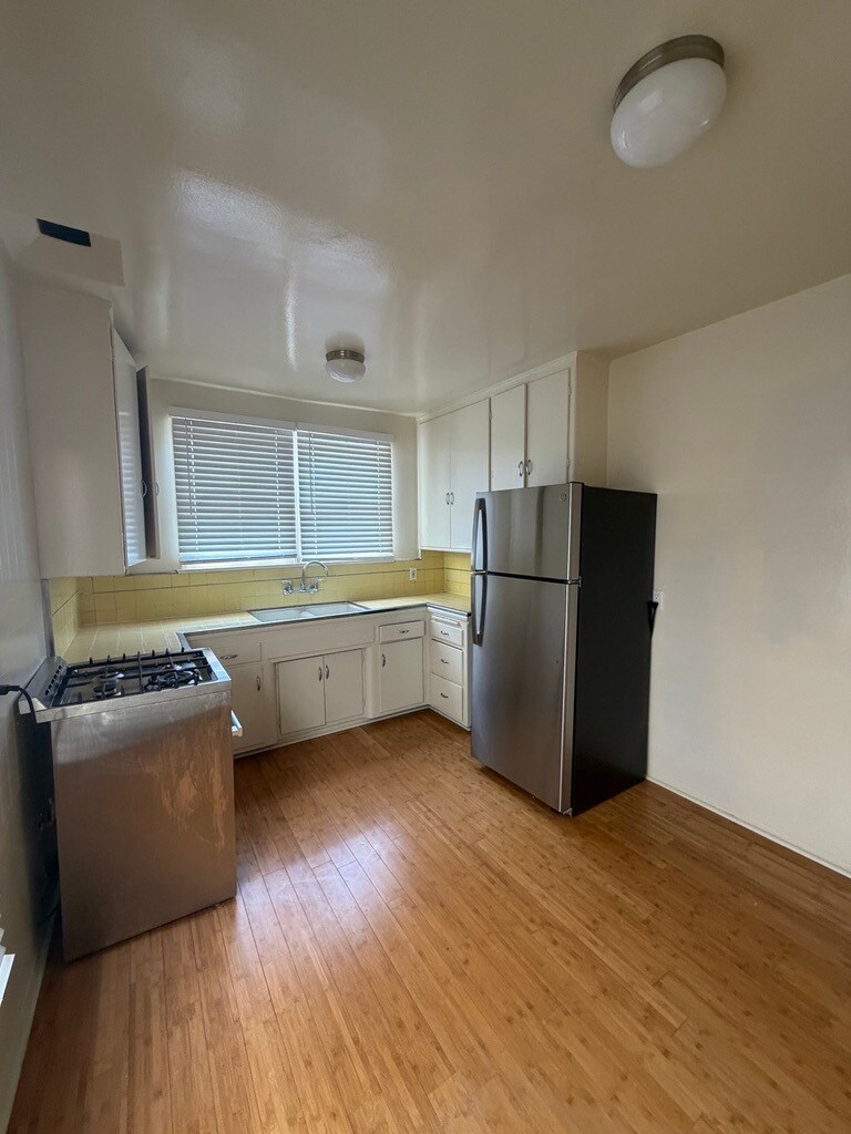 large eat-in Kitchen - 7920 Norton Ave
