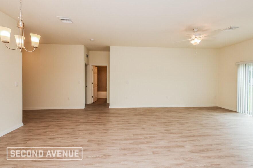 Building Photo - 1122 NE 39th Terrace
