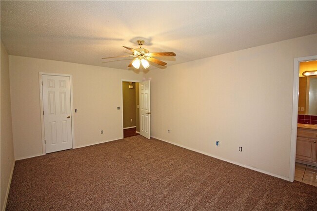 Building Photo - 1205 SE 22nd St