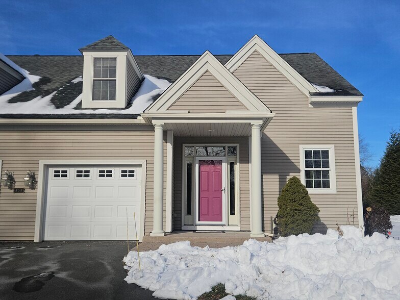 Building Photo - 359 Main St