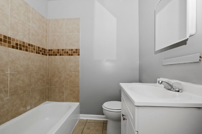 Interior Photo - 4230-38 Michigan