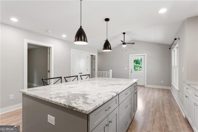 Building Photo - 2666 Davenport St