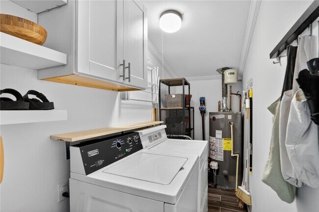 Building Photo - 1267 Lyle Pl NW