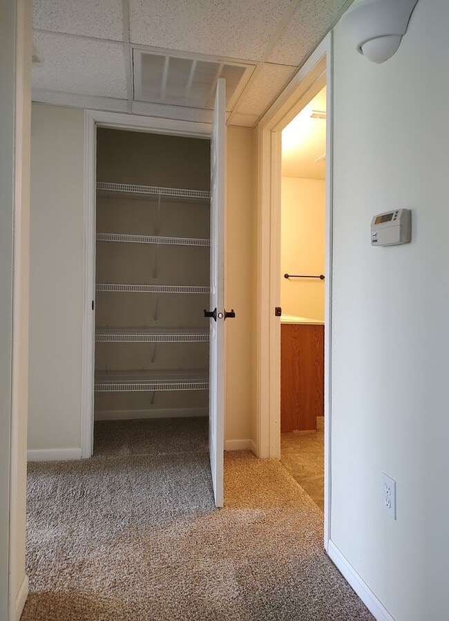 Building Photo - Diamond Valley Apartments