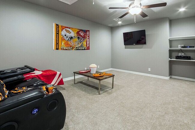 Building Photo - Gorgeous 4/3.5/3 Luxury Home