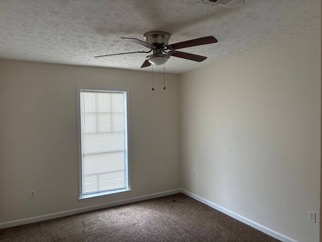 Building Photo - 5765 Hyde Park Dr