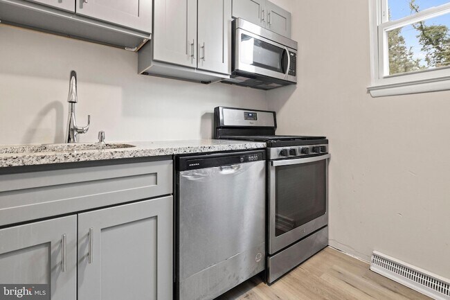 Building Photo - 4412 Falls Bridge Dr