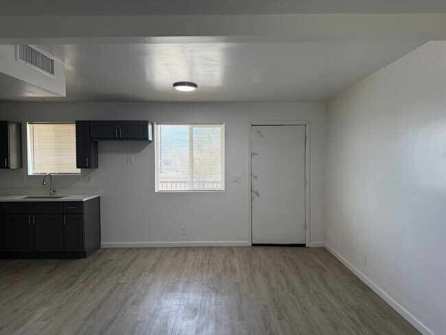 Building Photo - 1 Bedroom Phx. Apartment