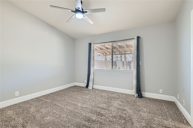 Building Photo - 924 Clubview Dr