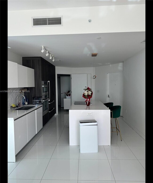 Primary Photo - 851 NE 1st Ave