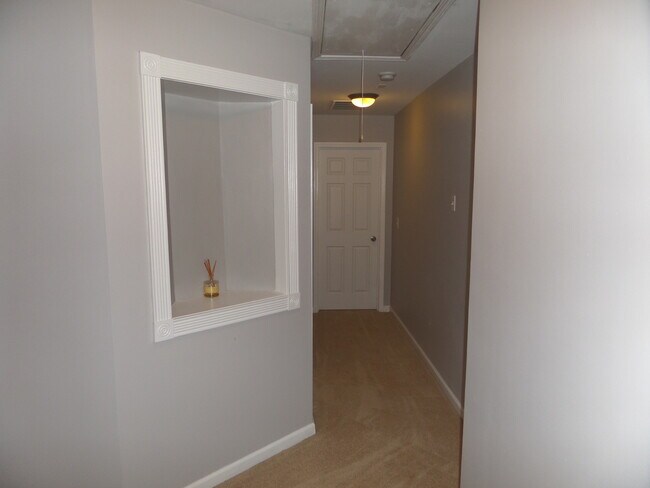 Building Photo - Rare 2 bed 2.5 bath  located in Kennesaw m...