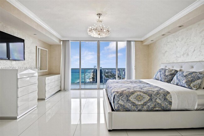 Building Photo - 1830 S Ocean Dr