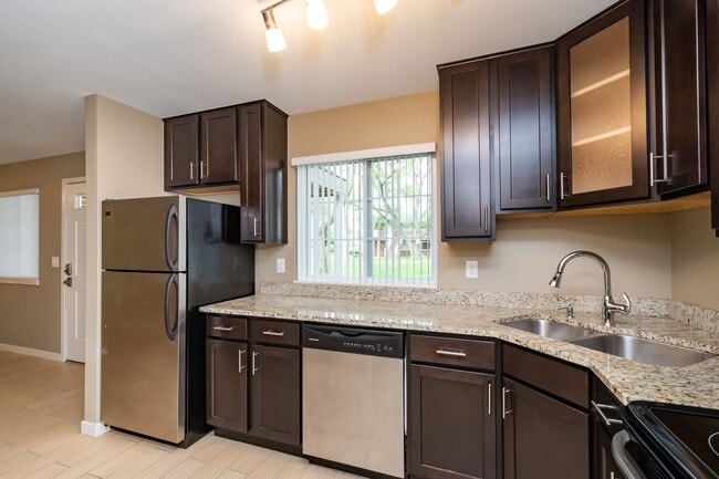 Building Photo - River Ridge Place