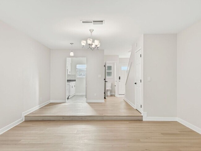 Building Photo - Modern & Bright Living in South Pasadena – Your Coastal Retreat!