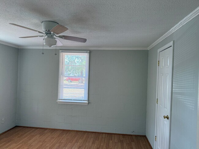 Building Photo - Lexington Area - Call Lexington office for information and to view 803-359-0793