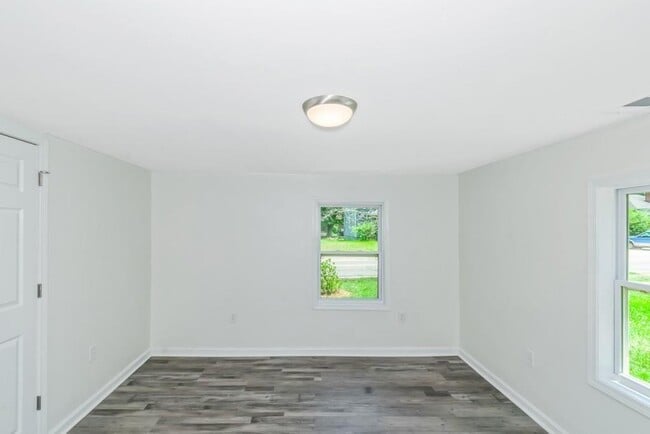 Building Photo - 204 Mill St