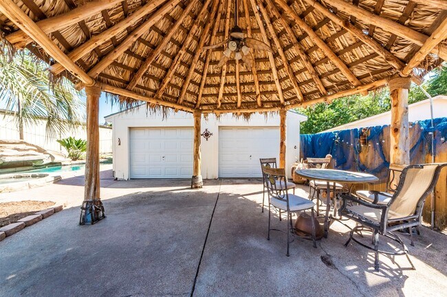 Building Photo - 2835 Beverly Rd