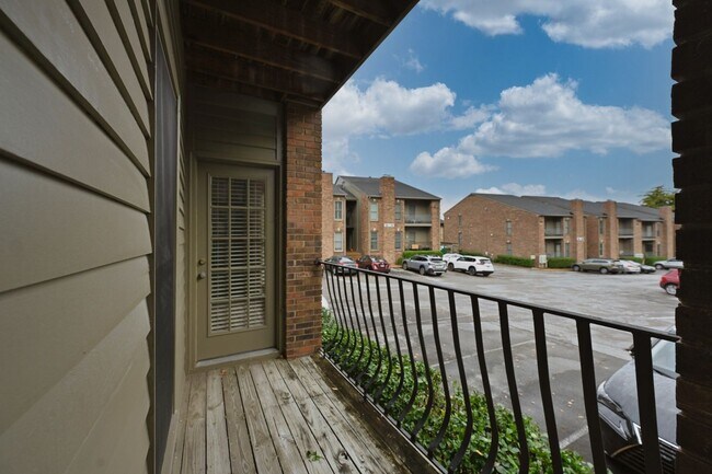 Building Photo - **UPDATED FIRST-FLOOR CONDO IN DESIRABLE P...