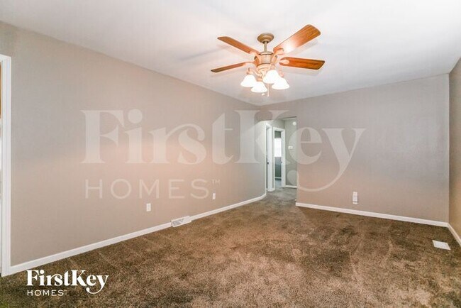 Primary Photo - 2 NE Ferrell Ln