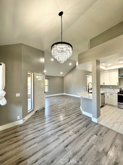 Building Photo - 33 Vassar Aisle