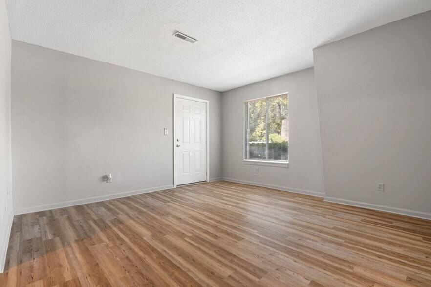 Building Photo - 511 Poplar St