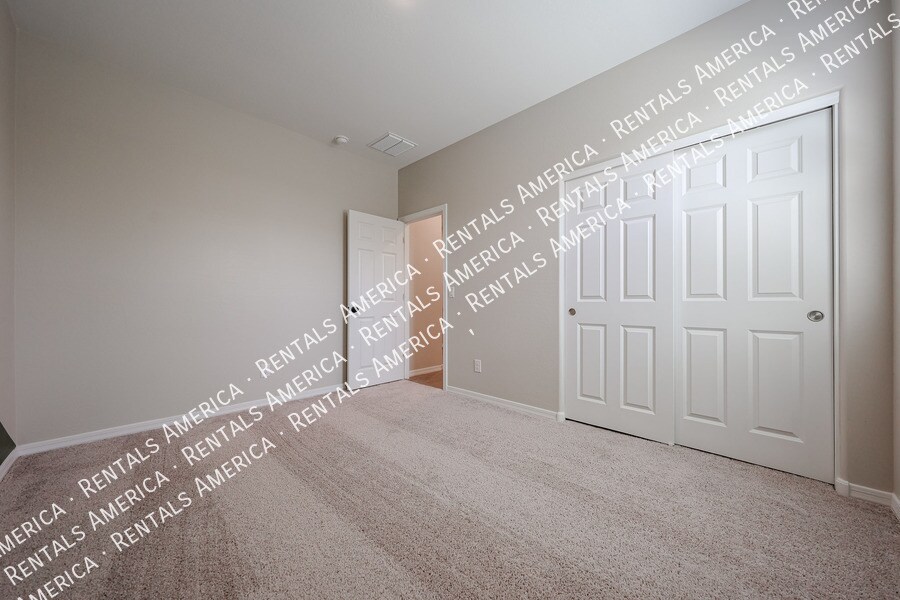 Building Photo - 5612 W Ldg Dr
