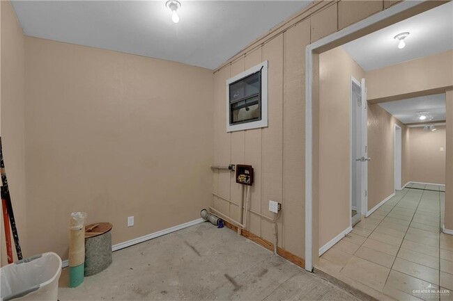 Building Photo - 1814 Mimosa St