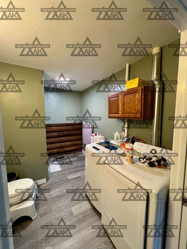 Building Photo - 2 Bedrooms plus an office / Pet friendly /...
