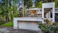 Building Photo - 2261 W Lake Sammamish Pkwy SE