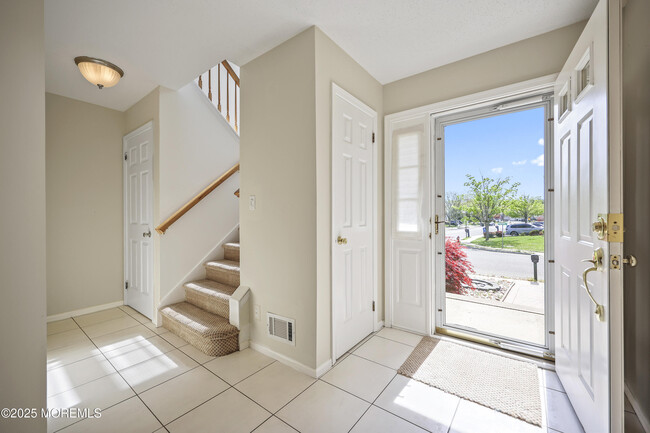 Building Photo - 17 Kingfisher Ct