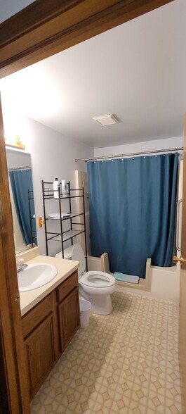Building Photo - 2737 Alder Creek Dr S